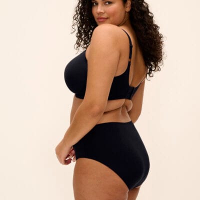 Smooth Underwire Moulded Non Padded Bra by Elomi